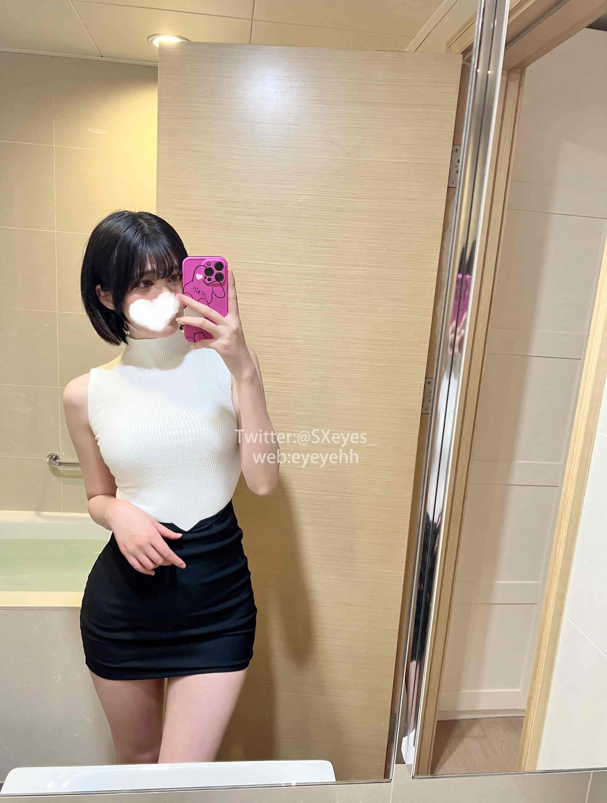 眼酱大魔王w-cos系列瑜伽服图片作品合集下载，眼酱大魔王w退圈了吗？