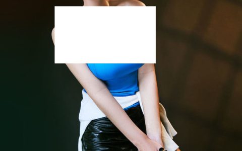 Azami在《生化危机 3》中 cosplay 吉尔·瓦伦丁