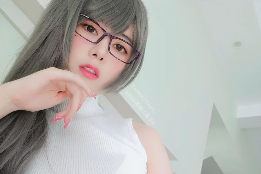 眼酱大魔王w-cos系列瑜伽服图片作品合集下载，眼酱大魔王w退圈了吗？