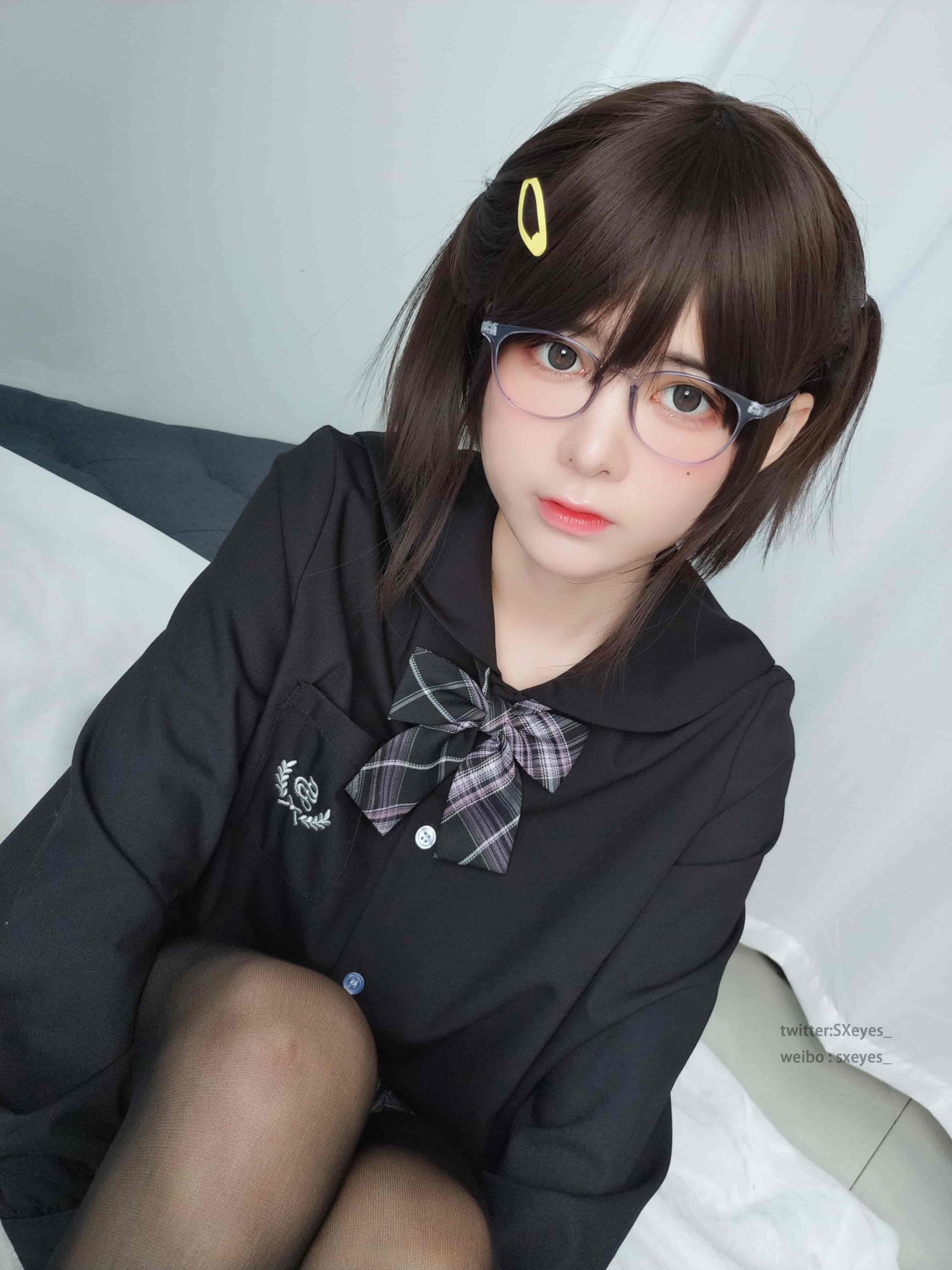 眼酱大魔王w-cos系列瑜伽服图片作品合集下载，眼酱大魔王w退圈了吗？
