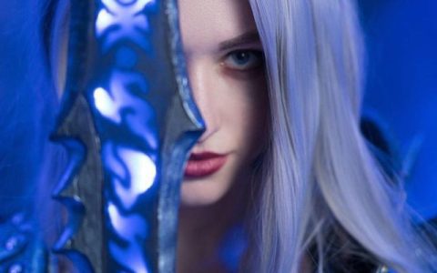 Vavalika在《魔兽争霸Ⅲ》化身性感的“女版”阿尔萨斯