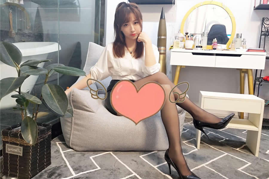 最新小女巫露娜舔耳及全套定制视频写真