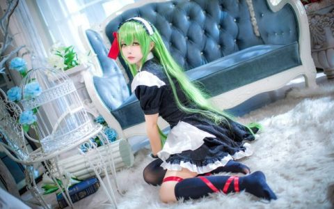 菌儿rikushi在《反叛的鲁路修》里面 cos C.C.,翠绿迷人神秘可爱