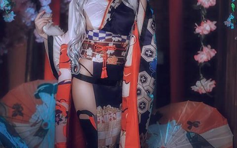 蛋蛋Sidan在《碧蓝航线》COS变身性感迷人的欧根亲王