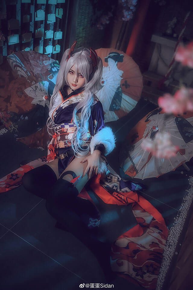 coser@蛋蛋Sidan在《碧蓝航线》变身性感迷人的欧根亲王