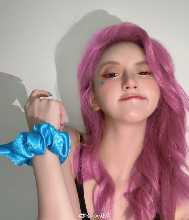 coser@Zoe赶紧在《英雄联盟》化身“星籁歌姬”萨勒芬妮