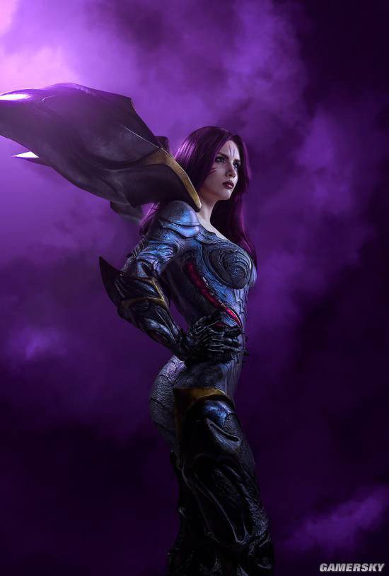 美丽的“Kaisa cosplay”让《英雄联盟》的粉丝不禁惊叹不已