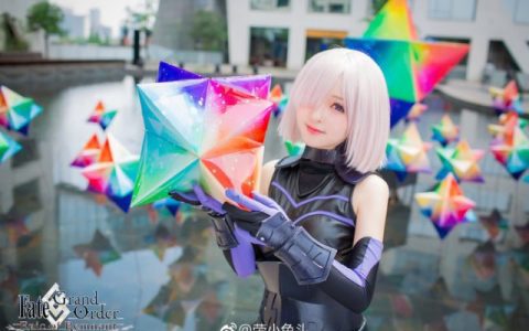 荣小兔头在《命运-冠位指定》COSPLAY化身“盾之少女”玛修