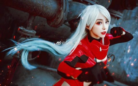 新楠_兔兔在《重神机潘多拉》中COSPLAY化身“赏金猎人”叶坤灵