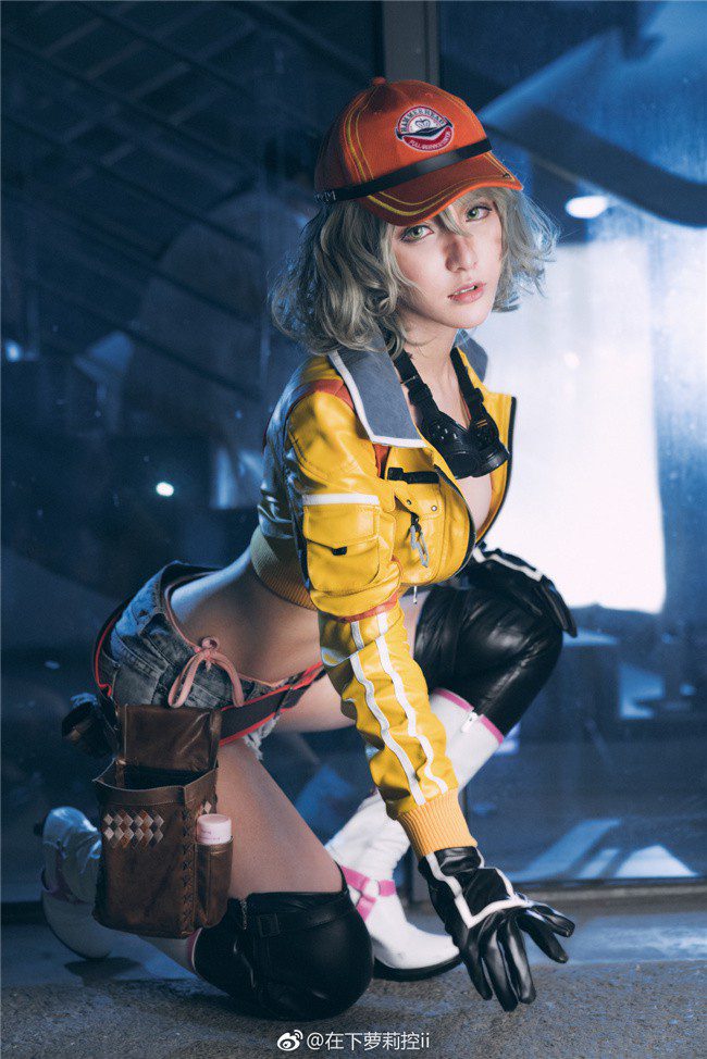 coser@在下萝莉控ii在《最终幻想XV》化身性感火辣的“修车妹”希德妮