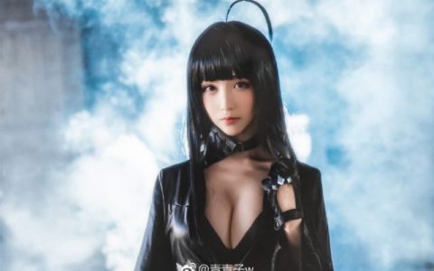 青青子w在《冒险岛2》中COS化身“符文剑士”菲莉雅