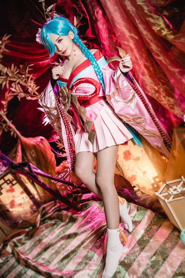 coser@Athena在游戏《传说对决》化身“龙影忍者”爱里Airi