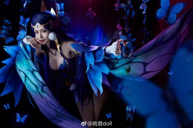 女coser@桃昔doll在游戏《王者荣耀》中化身“绝世舞姬”貂蝉