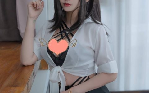 过期米线线喵_职场新人cosplay作品 [42P-51MB]