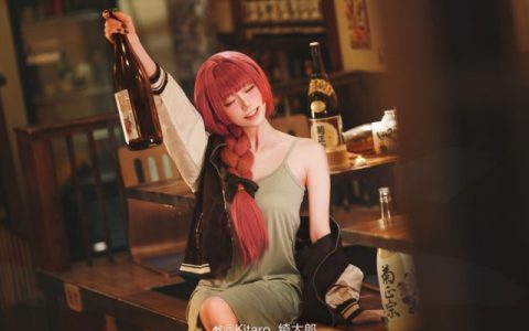 Kitaro_绮太郎cosplay《孤独摇滚！》广井菊里，展现酒醉的可爱与迷人