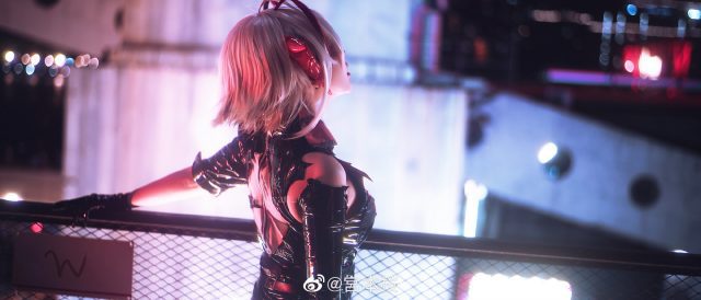 宮本桜cos《明日方舟》W，展现狙击魅影的酷帅迷人