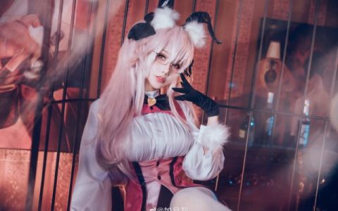 如月灰cosplay《Fate/Grand Order》光之高扬斯卡娅,性感妩媚耀眼绽放