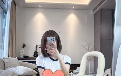 阿包也是兔娘生日会自拍，性感上衣露脐魅力爆棚！