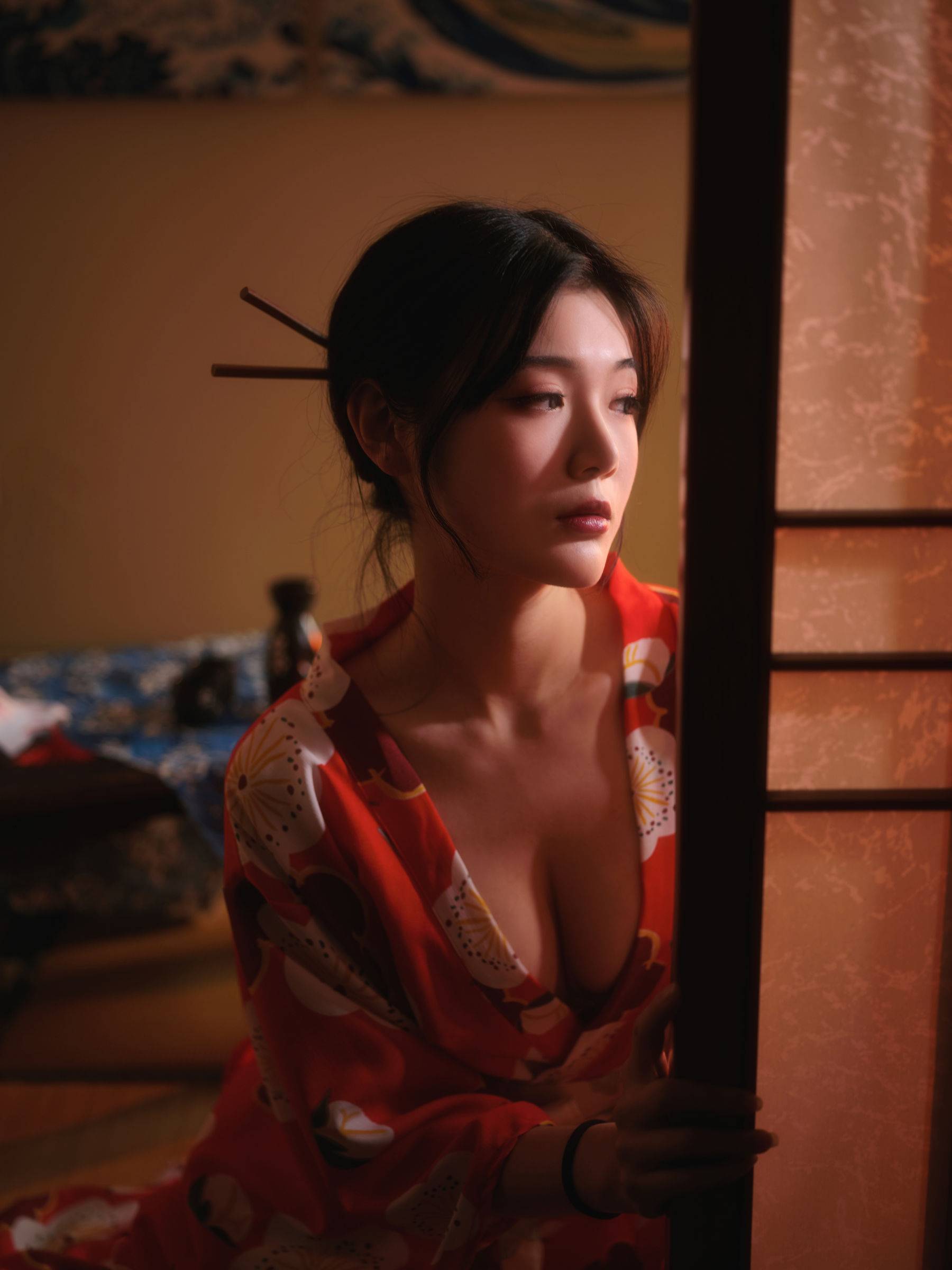 一米八的大梨子居酒屋COS回眸一笑百媚生的长腿博主-1