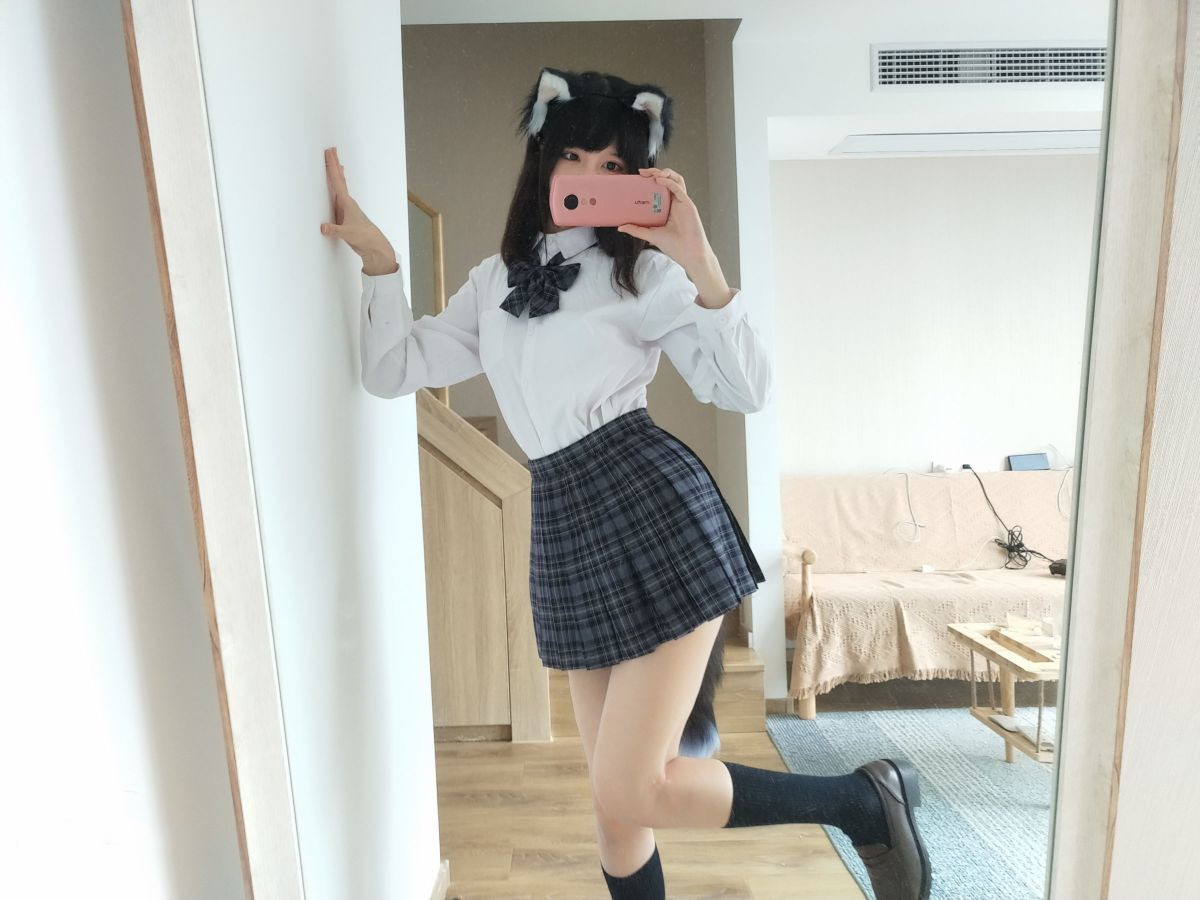Nagisa魔物喵，风格奔放的东北女孩