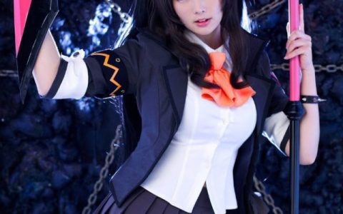 cosplay团体“Spiral Cats”在《灵魂武器》中的美丽角色扮演