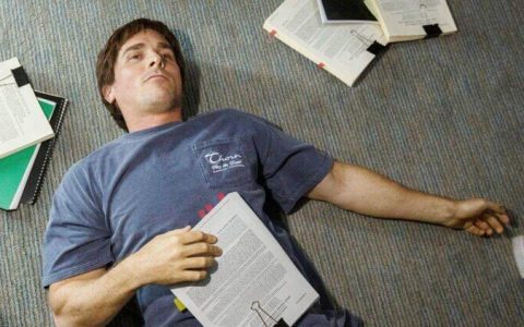 《大卖空》用 2008 金融海啸，讲一个关于资本主义的警世寓言