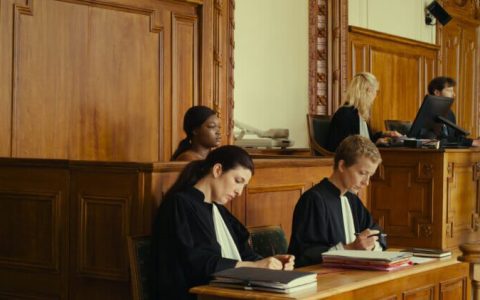 威尼斯影展评审团大奖《圣奥梅尔杀婴案》女人身上抹不去的痕迹