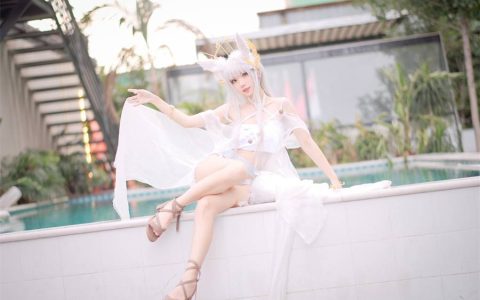 花柒Hana白金泳装图片照,展现绝美身姿的夏日风情