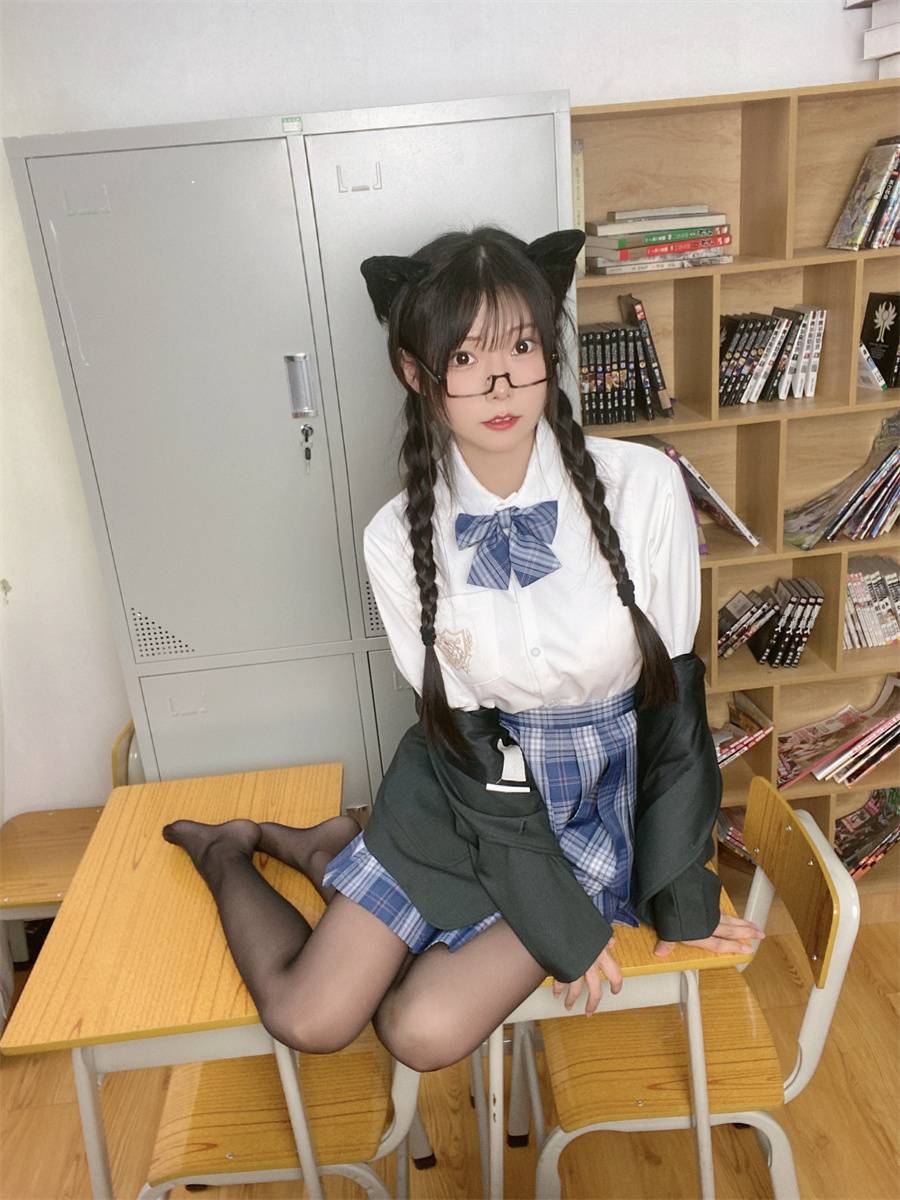香草喵露露《小鹿乱撞》jk制服（自拍）-3