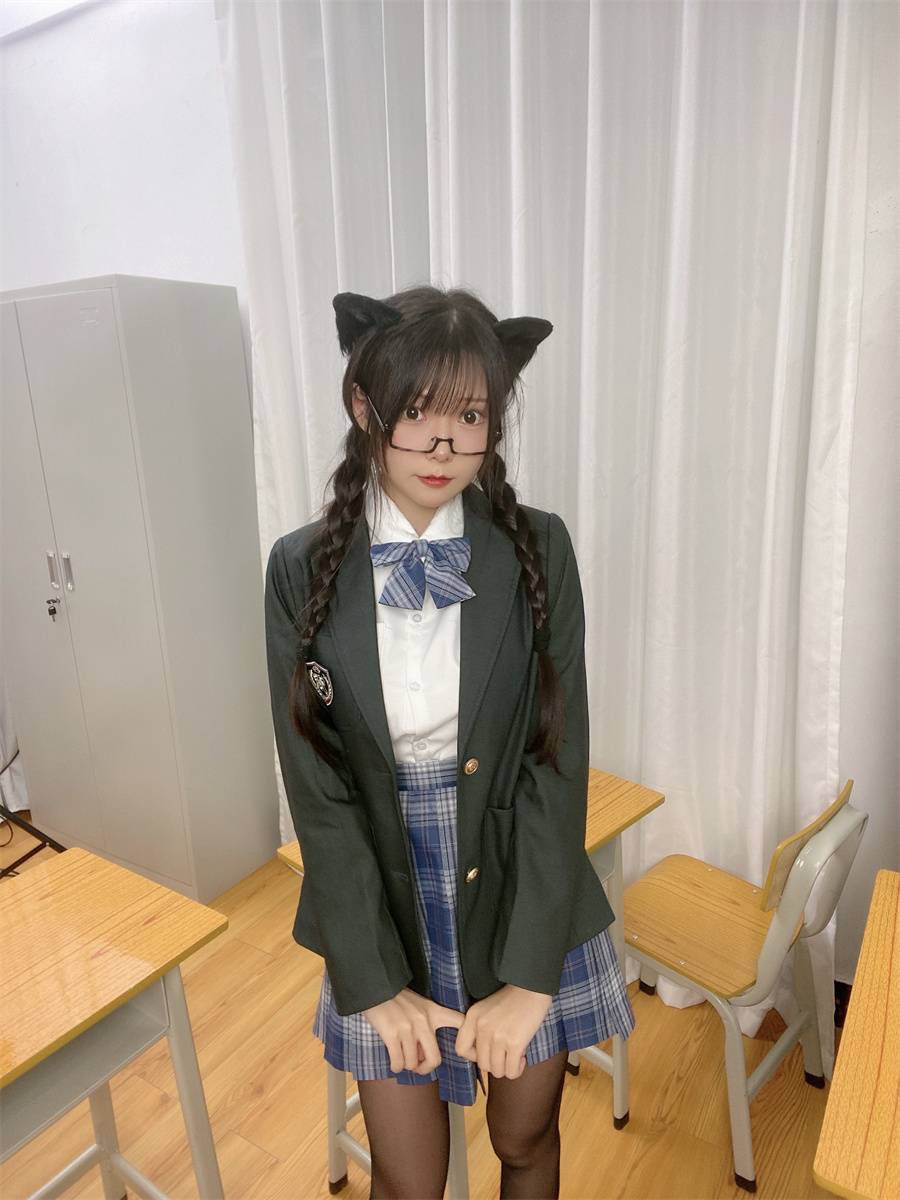 香草喵露露《小鹿乱撞》jk制服（自拍）-5