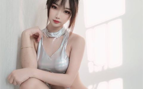 鬼畜瑶在不在w的镭射竞泳COS作品图片照，展现绚丽色彩与迷人身姿！