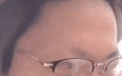 户外一哥认怂下跪致歉，周淑怡泪洒直播间！