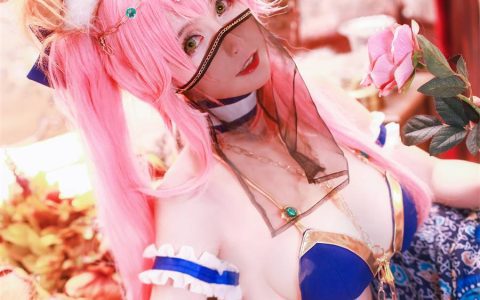 yui金鱼阿拉伯舞娘引爆眼球，惊艳舞姿惹人遐想！
