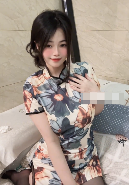 抖音欧yy微密圈付费私密图流出，非常柔软可爱！-1