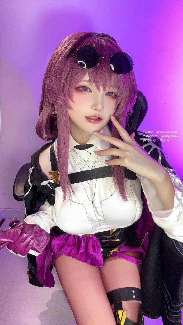 千夜未来cos《崩坏：星穹铁道》卡芙卡，性感杀手绽放崩坏魅力-1