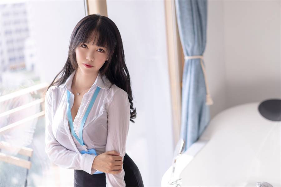 揭秘网红抖娘利世的原名和直播平台，尽享她的精彩cosplay作品！-1
