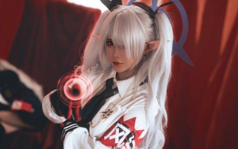 铁板烧鬼舞w银镜伊织cosplay惊艳登场火力全开,性感燃眼魅力爆表!