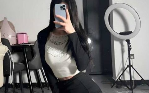 重庆高颜值博主ZIYU_ziyu_子瑜姐姐 – 身材火辣的她让人为之倾心