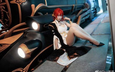 国内人气coser Cien恩恩精彩cos《崩坏:星穹铁道》姬子完美还原迷人魅力