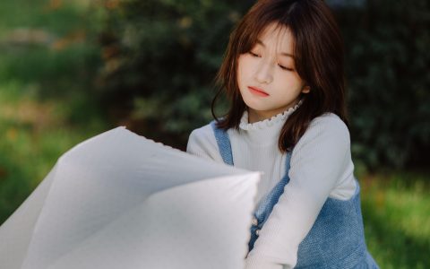 树林暗光 治愈系 小清新 光影 文艺 树林 少女&YiTuYu艺图语