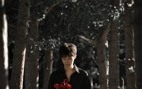 玫瑰少年 模特 人像 帅哥 花 树林 非主流 暗黑系&YiTuYu艺图语