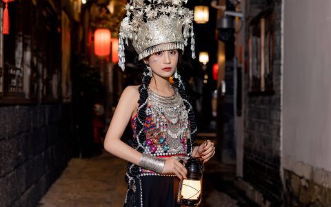 苗哈小可爱 街拍 漂亮 夜景人像 写真集 民族风 少女&YiTuYu艺图语