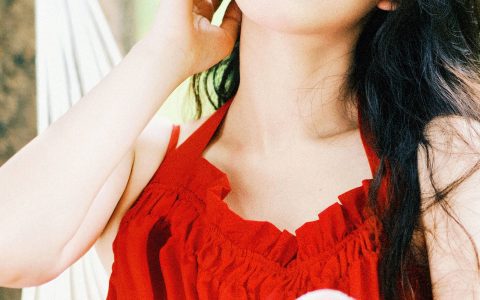红玫瑰 治愈系 小清新 优美 日系 胶片 女郎 花&YiTuYu艺图语