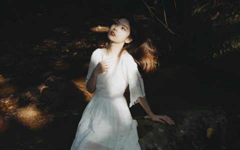 小白和月亮 仙气 唯美 少女 艺术 情绪 优美 光影 人像 小溪流水 山林&YiTuYu艺图语