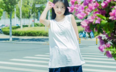 街心三角梅 街拍 女生 花 养眼&YiTuYu艺图语