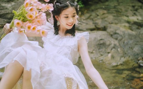 溪流少女 小清新 小溪流水 山林 少女 花&YiTuYu艺图语