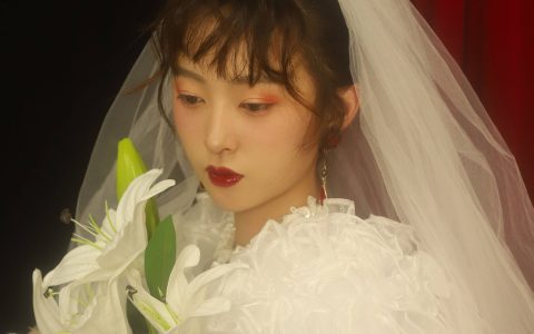 穿婚纱的女孩 婚纱 新娘 花&YiTuYu艺图语