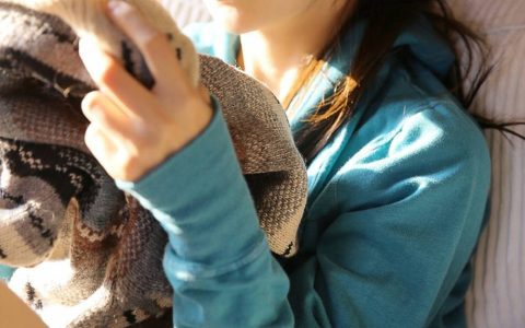 阳光下的早安少女牛仔热裤白皙美腿写真 极品美女私密写真图片&YiTuYu艺图语