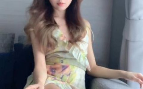颜值博主相扑猫微密圈最新穿搭灰色情趣资源,引发粉丝热议