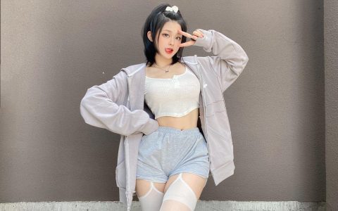 柒柒还活着日常美照图集，展现美丽生活方式吸引粉丝关注